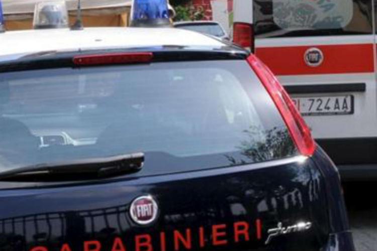 Lucca, uccide la moglie a coltellate in strada