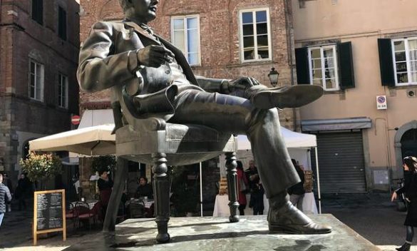 Giacomo Puccini statua