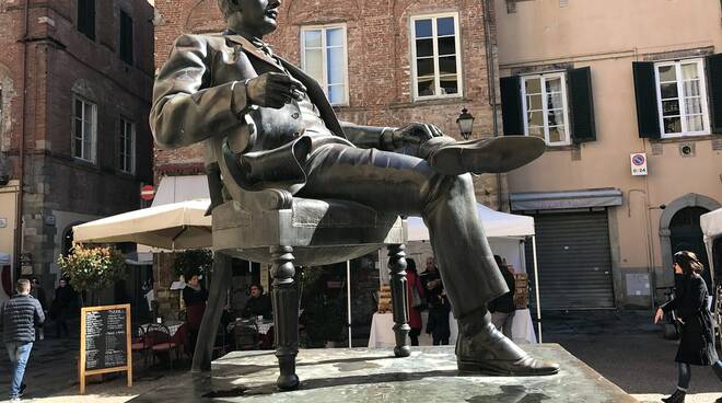 Giacomo Puccini statua