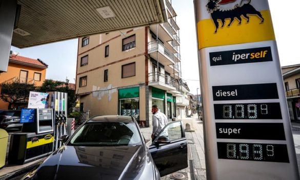 Lieve calo del prezzo del diesel, poco mossa la benzina