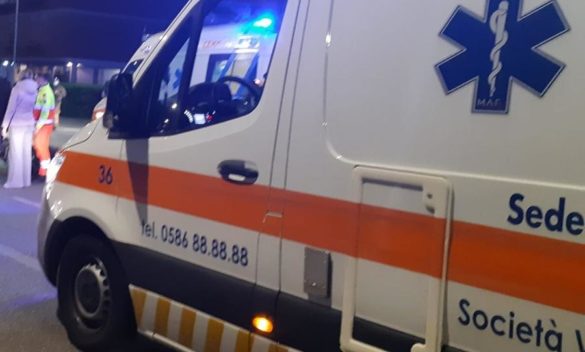 Firenze, incidente in piazza d’Azeglio: coinvolta una macchina della polizia. Sei persone ferite