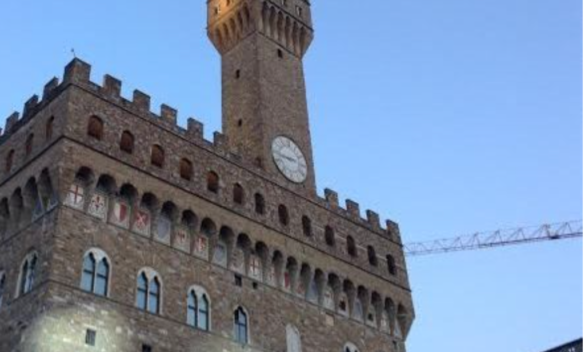 Firenze, porte storiche illuminate di blu per la Giornata mondiale di consapevolezza