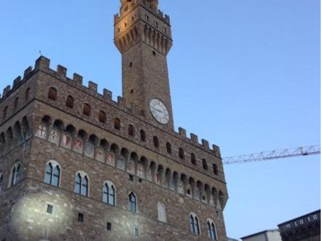 Firenze, porte storiche illuminate di blu per la Giornata mondiale di consapevolezza