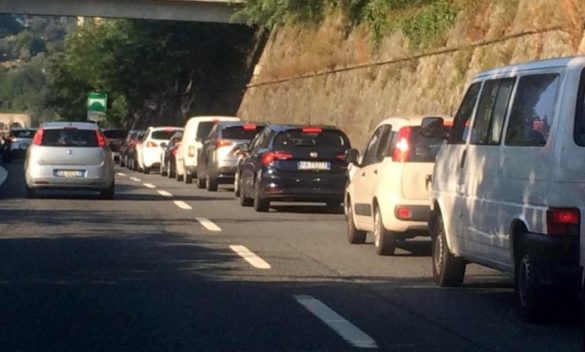 Incidente in A1 fra Valdarno e Arezzo, coinvolto un camion. Tratto chiuso in entrambe le direzioni per i soccorsi - Notizie Valdarno - News in tempo reale