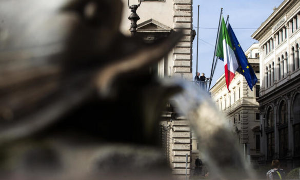 Ue, l'Italia resta vulnerabile su debito, deficit e crescita