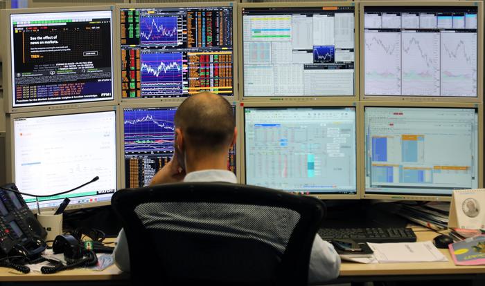 Lo spread tra Btp e Bund chiude poco mosso a 142,6 punti