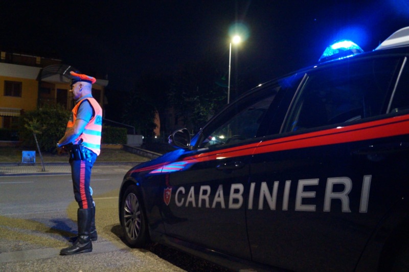 Notte di sangue ad Arezzo, duello a colpi di coltello alla stazione. Un ferito grave - Prima Firenze