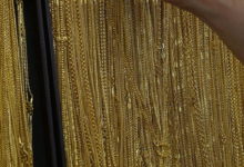 Quotazioni dell'oro in lieve aumento a 2.382 dollari l'oncia