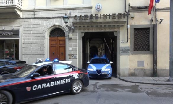 Rubati occhiali per 50 mila euro: 3 uomini fermati a Firenze, irruppero nel negozio a bordo di una 500