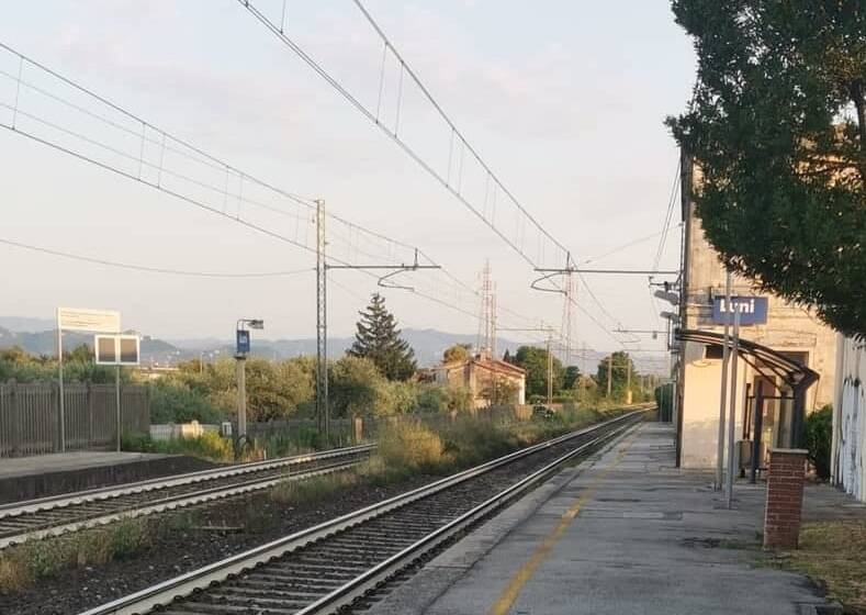 Sfida ad attraversare i binari a Luni, Comune lancia l'allarme: "Fate attenzione" - Città della Spezia