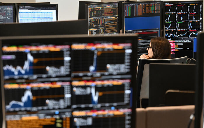 Lo spread tra Btp e Bund chiude in calo a 143 punti