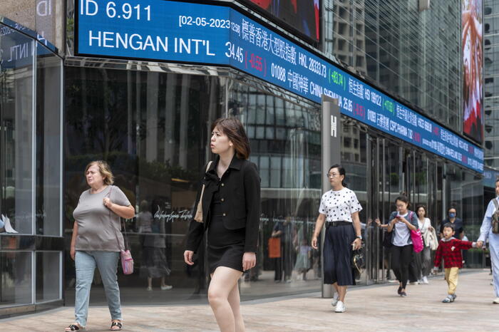 Borsa: Hong Kong tenta il rimbalzo, apre a +0,98%