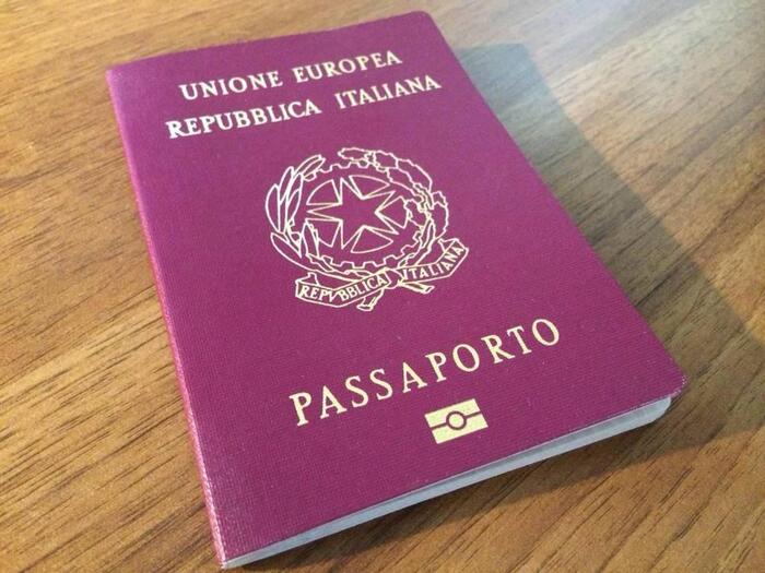 La richiesta del passaporto presto anche alle Poste