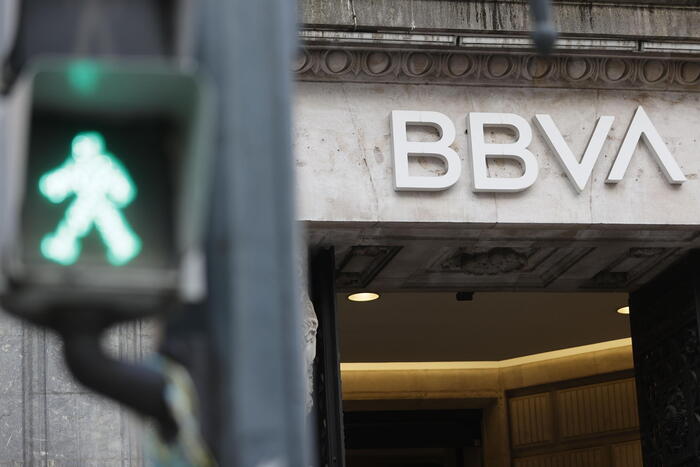 Bbva lancia un'offerta ostile da 11,5 miliardi su Sabadell