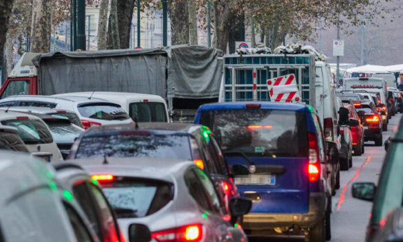 Di nuovo troppe auto in strada, italiani imbottigliati