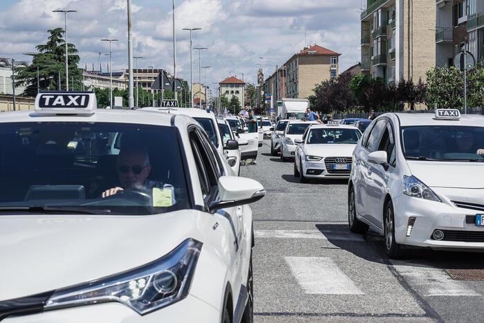 Mimit, dal 17 giugno incentivi Ecobonus per taxi e Ncc