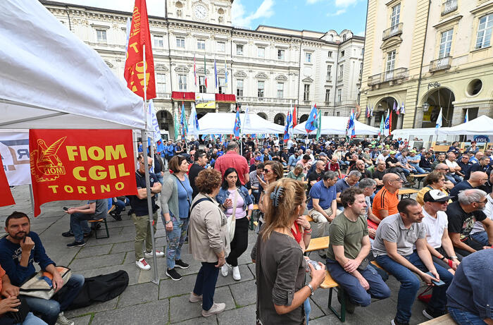 Sindacati Stellantis in piazza, non-stop a Torino