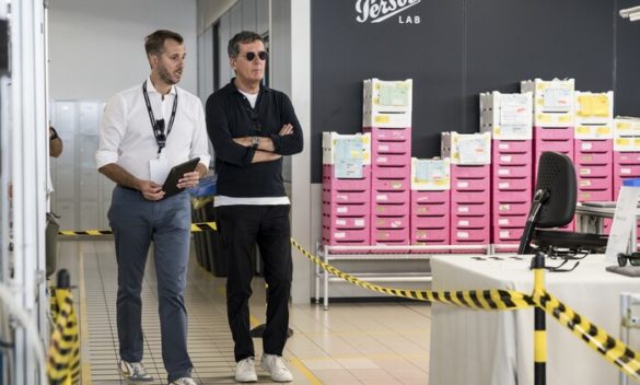 EssilorLuxottica, festa nella casa degli occhiali Persol