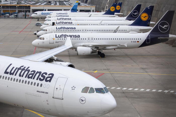 Lufthansa sospende i voli notturni per Beirut