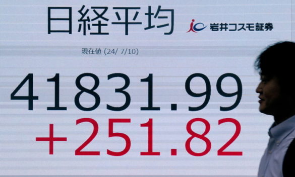 La Borsa di Tokyo +0,94%, la prima volta sopra quota 42mila