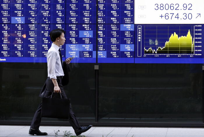 Borsa: Tokyo, apertura in lieve rialzo (+0,27%)