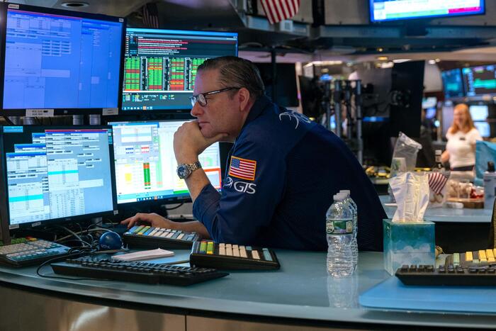 Piazza Affari in netto calo. Tokyo crolla sulla scia degli indici di Wall Street