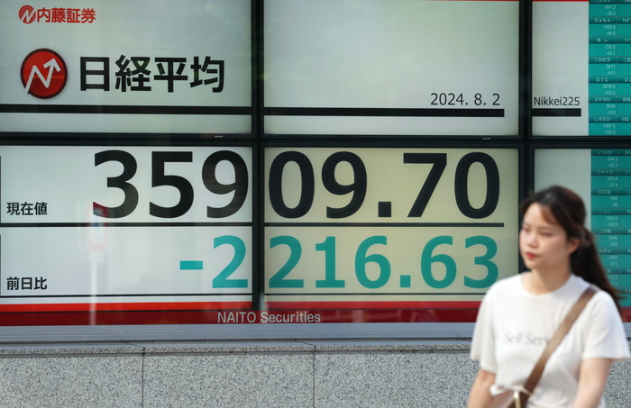 Borsa: l'Asia crolla, Tokio perde il 10%, tiene la Cina