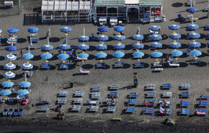 Antitrust, basta proroghe per balneari, accelerare gare