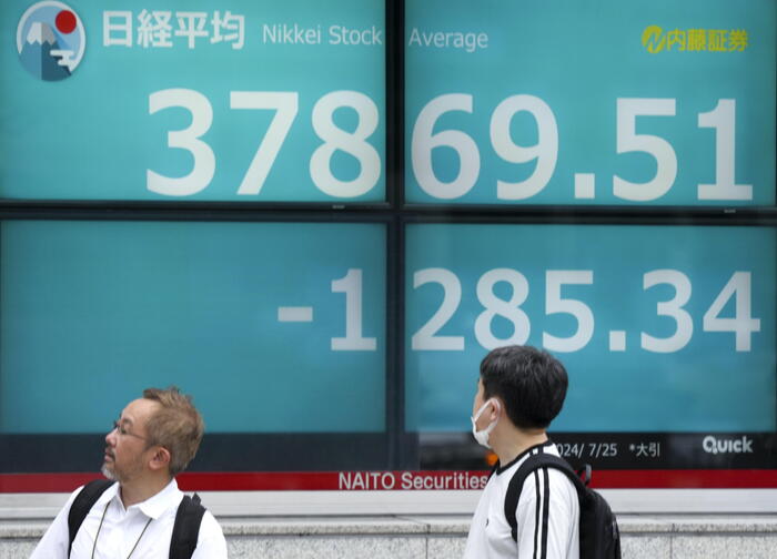 Borsa: Tokyo amplia le perdite, Nikkei -3,22%