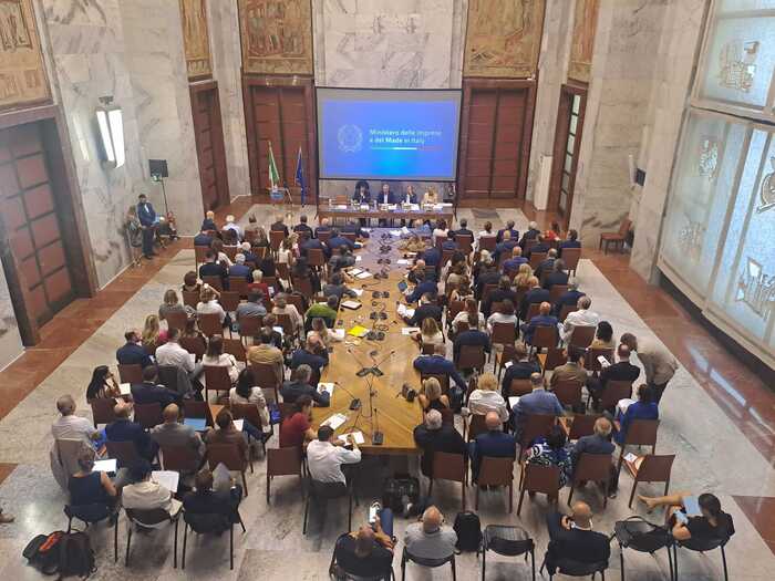 Urso, 'moratoria bancaria per le aziende della moda'