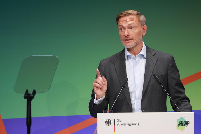 Lindner, lo Stato non può stare a lungo termine in Commerz