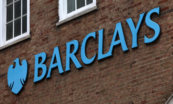 Nel trimestre l'utile di Barclays sale del 23%