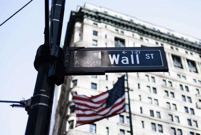 Wall Street chiude in calo, Dj -0,73%, Nasdaq -0,98%