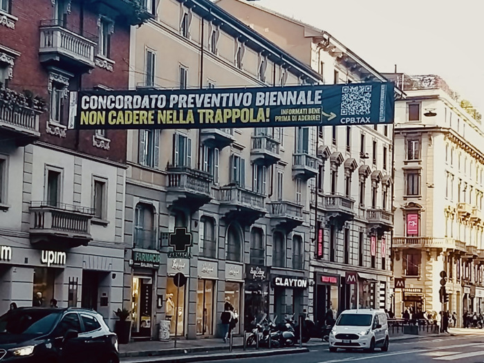 Striscioni a Milano contro concordato biennale, 'una trappola'