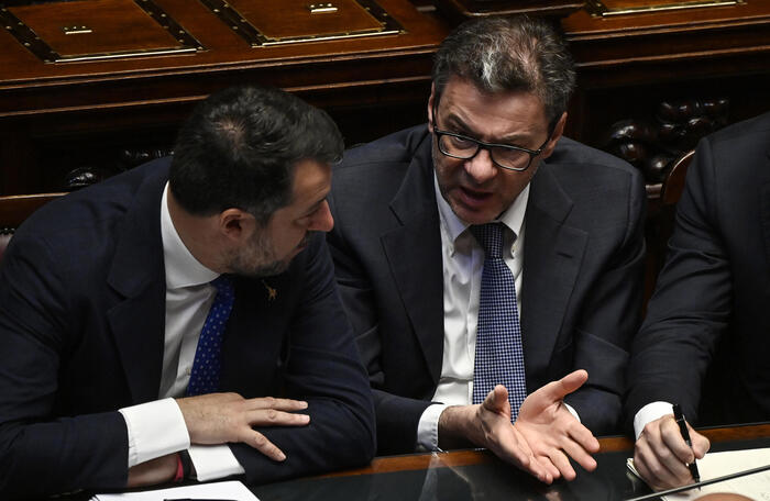 Giorgetti: 'Ministeri taglino o farò io la parte del cattivo'