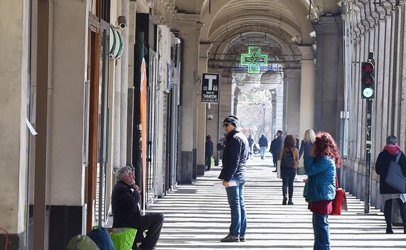 Istat, nel 2023 in povertà assoluta 2,2 milioni di famiglie