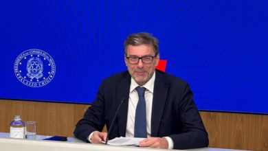 Giorgetti: 'Accordo con l'Ue sul rientro del deficit a sette anni'